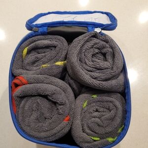 New. Microfiber towel set. Qty 4